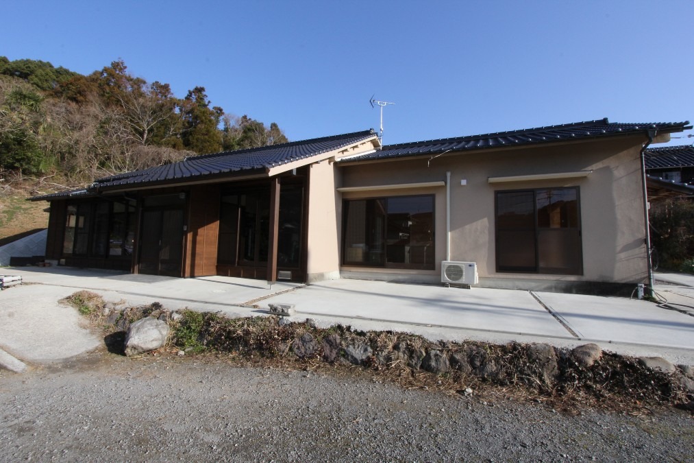 【リフォーム】宇佐市　玄関にかかる屋根を広げてゆったりと奥行きのある軒先に
