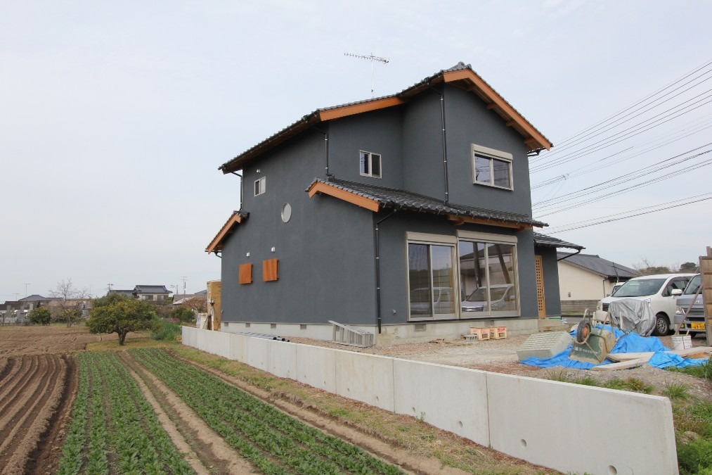 【新築2階建て】宇佐市　丸い窓から景色を楽しめる家