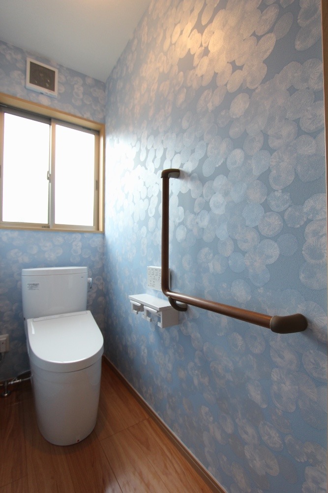 【新築住宅】豊後高田市　絵画を飾る家　トイレのクロス