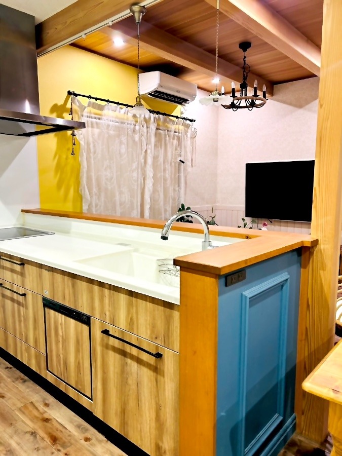 木と色がつくる、海外風インテリア