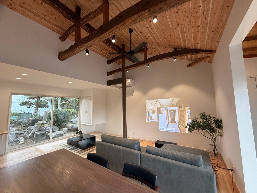 【豊後高田市】“あえて見せる”が生む素材を活かすリフォーム① 玄関・LDK編